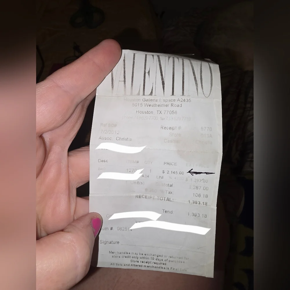 Authentic Valentino Garavani Elegant Red Women's Handbag - Picture 17 of 17